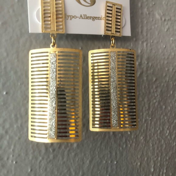 New Fashionable Earrings - Picture 5 of 5